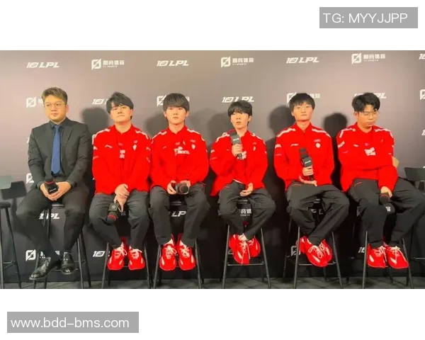 电竞新闻赛后复盘TES与FPX的团队协作分析与战术探讨